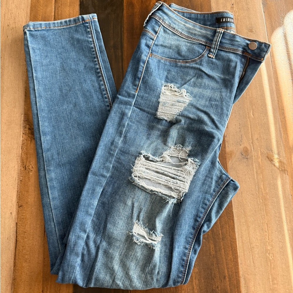 Fashion Nova
Ripped skinny jeans